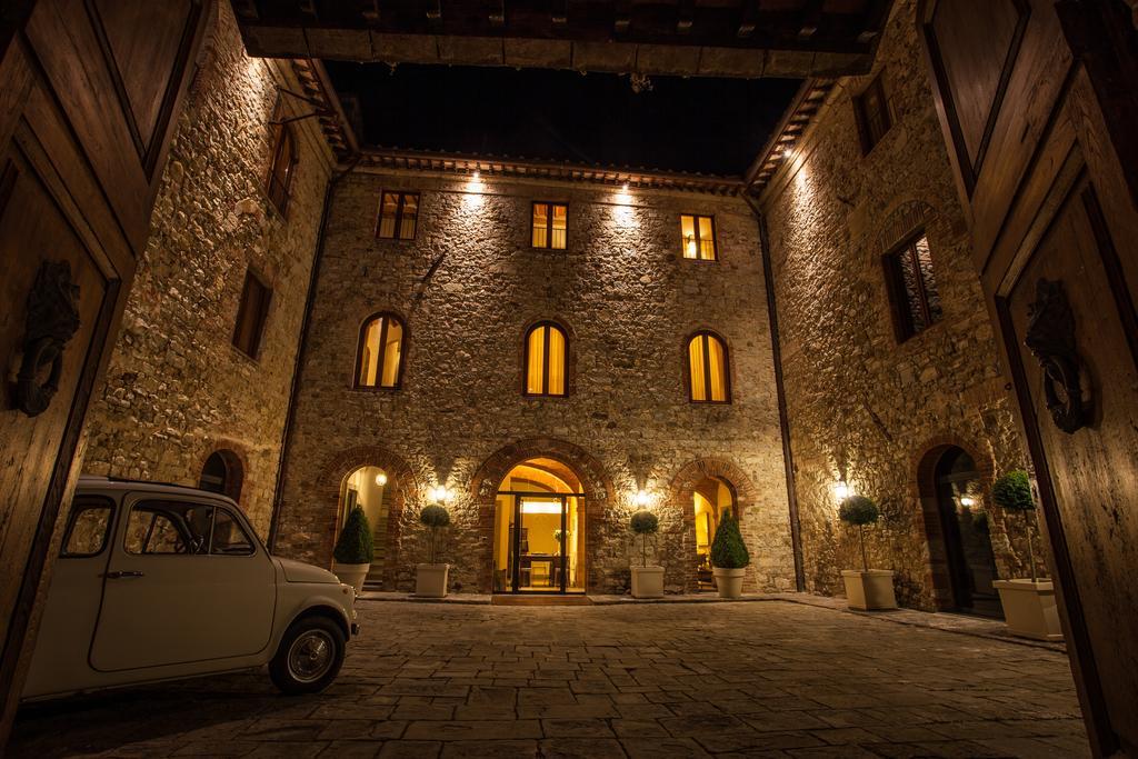 Вілла Castello La Leccia Кастелліна-ін-К'янті Екстер'єр фото